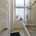 Hochwertige Altbauwohnung Im Modernen Stil In - Kueche - Terrasse - Wlan - Zentral Apartmán Wiesbaden