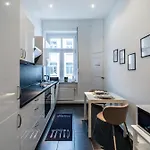 Hochwertige Altbauwohnung Im Modernen Stil In - Kueche - Terrasse - Wlan - Zentral