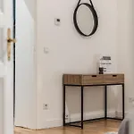 Hochwertige Altbauwohnung Im Modernen Stil In - Kueche - Terrasse - Wlan - Zentral Apartmán