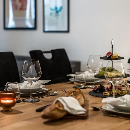 Hochwertige Altbauwohnung Im Modernen Stil In - Kueche - Terrasse - Wlan - Zentral Apartment *