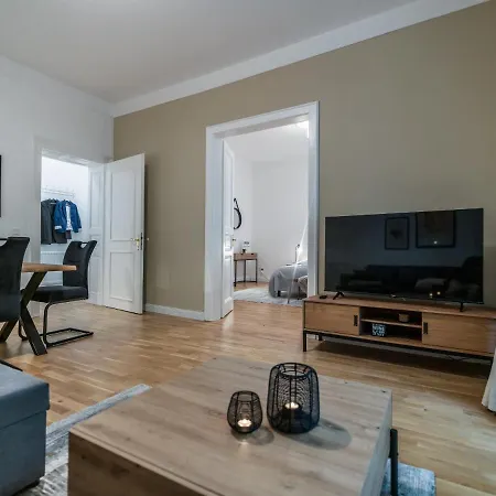 Hochwertige Altbauwohnung Im Modernen Stil In - Kueche - Terrasse - Wlan - Zentral 公寓