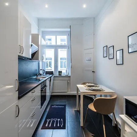 Hochwertige Altbauwohnung Im Modernen Stil In - Kueche - Terrasse - Wlan - Zentral