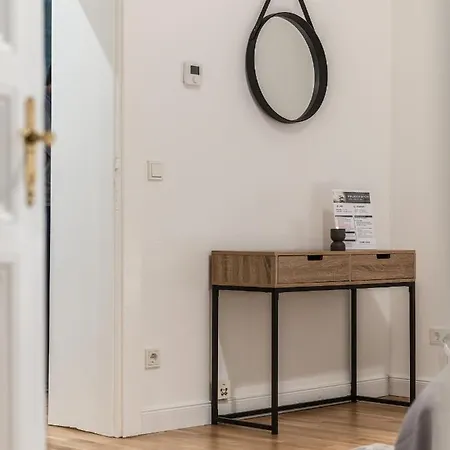 Hochwertige Altbauwohnung Im Modernen Stil In - Kueche - Terrasse - Wlan - Zentral 公寓