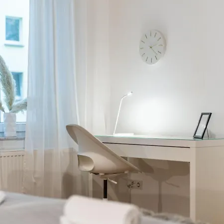 Hochwertige Altbauwohnung Im Modernen Stil In - Kueche - Terrasse - Wlan - Zentral