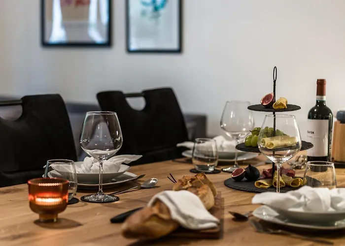 Hochwertige Altbauwohnung Im Modernen Stil In - Kueche - Terrasse - Wlan - Zentral 아파트 *