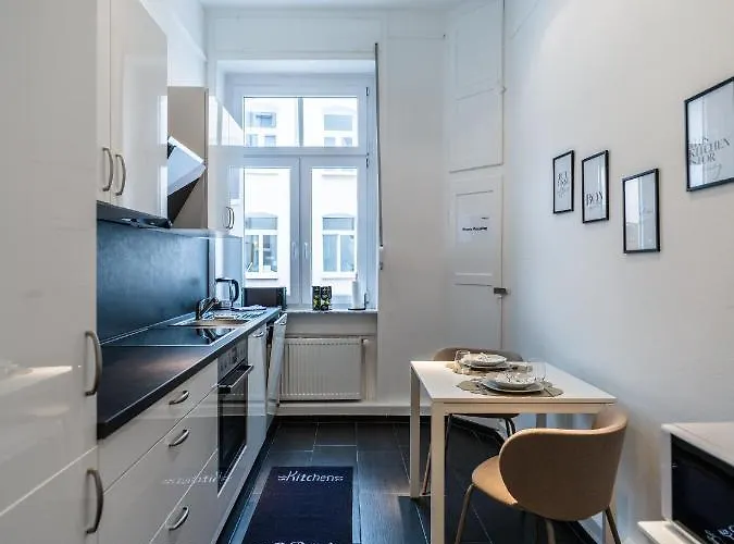 Hochwertige Altbauwohnung Im Modernen Stil In - Kueche - Terrasse - Wlan - Zentral