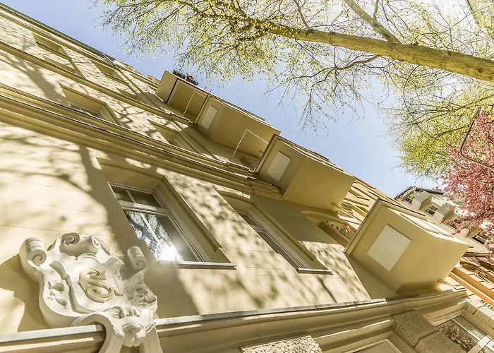 아파트 Hochwertige Altbauwohnung Im Modernen Stil In - Kueche - Terrasse - Wlan - Zentral *