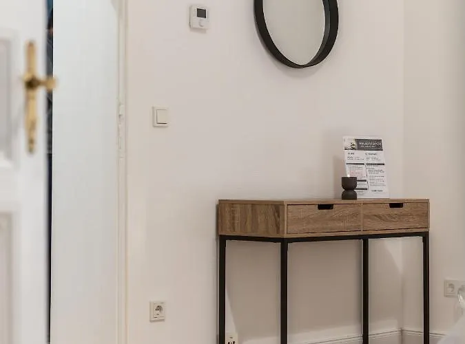 Hochwertige Altbauwohnung Im Modernen Stil In - Kueche - Terrasse - Wlan - Zentral Apartament