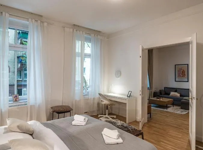 Hochwertige Altbauwohnung Im Modernen Stil In - Kueche - Terrasse - Wlan - Zentral *