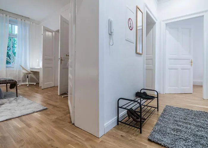 Hochwertige Altbauwohnung Im Modernen Stil In - Kueche - Terrasse - Wlan - Zentral