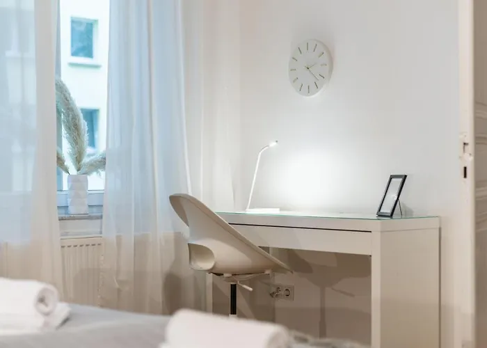 Hochwertige Altbauwohnung Im Modernen Stil In - Kueche - Terrasse - Wlan - Zentral